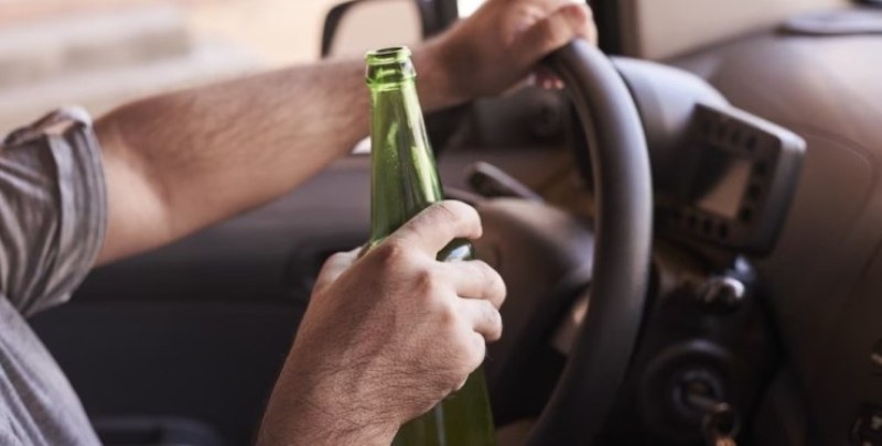 В американския щат Небраска стана любопитен инцидент с пиян шофьор. На магистралата