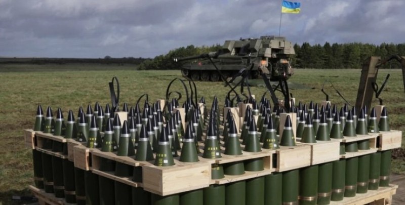 Великобритания заяви, че използването на касетъчни боеприпаси е опасно за Украйна
