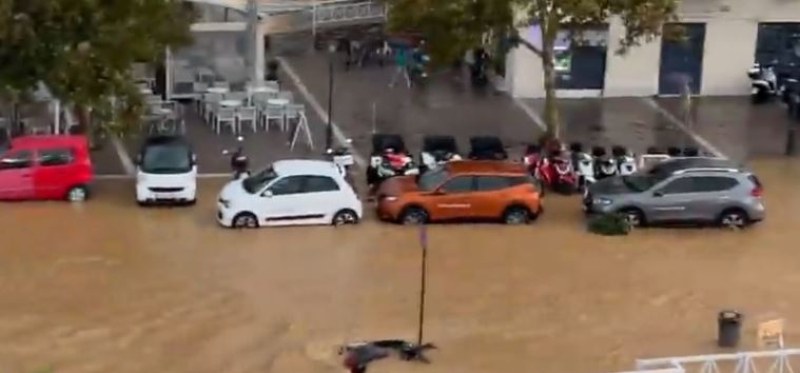 Десетки българи попаднаха в клопка заради наводненията в Гърция ВИДЕО