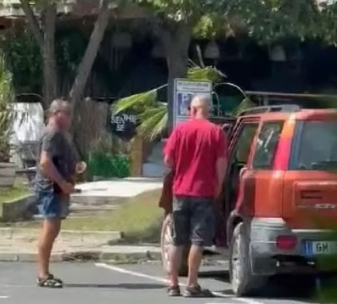 Паркинг заработи насред бедствието в Царево, таксува с по 3 лева на час ВИДЕО