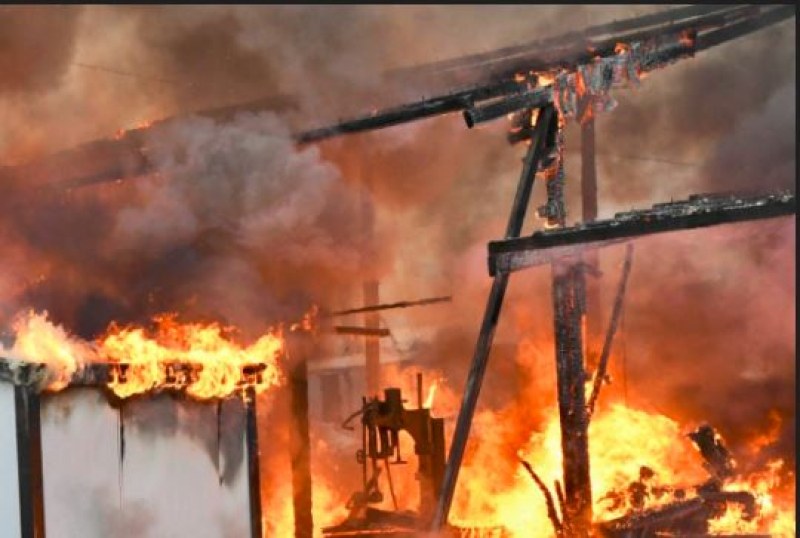 Голям пожар унищожи магазин в Асеновградско, щетите са за 35 хил. лв.