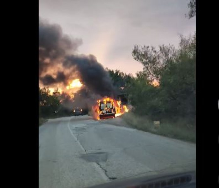 Кола избухна в пламъци между пловдивски села