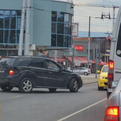 Трафикът по основните пътни артерии в Пловдив е изключително интензивен