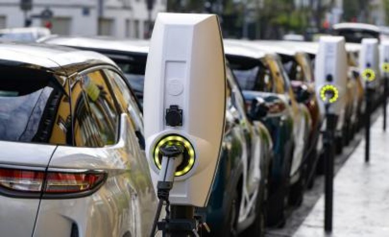Електрическите коли ще се изравнят по цена с автомобилите с ДВГ през 2027 г.