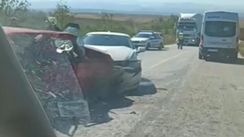 Катастрофа ограничава движението между Радомирци и Телиш СНИМКИ