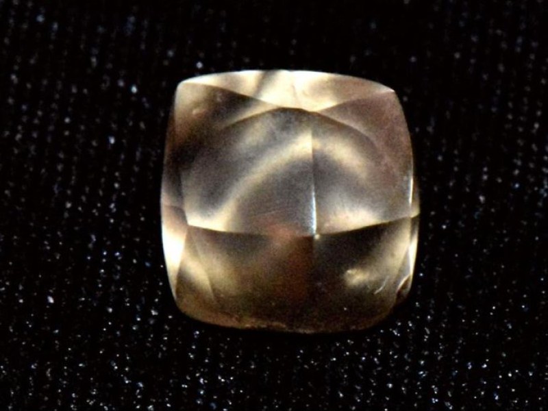 Малко момиче откри 3-каратов диамант в парк  СНИМКА
