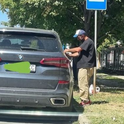 Мъж се пробва да разбие джип в Пазарджик, но го арестуваха СНИМКА