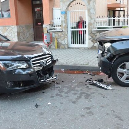 Лек автомобил Ауди А8 предизвика верижна катастрофа снощи около 1 30