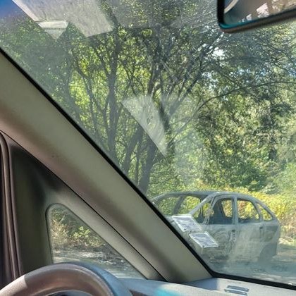 Инцидент затруднява движението по Подбалканския път алармират граждани Лек автомобил се