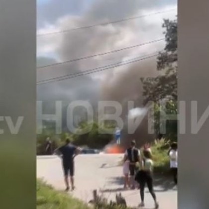 Три коли горят край благоевградския парк Бачиново Огънят е избухнал преди