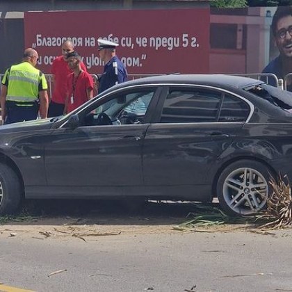 БМВ отнесе разделителни пана, навлезе в насрещното СНИМКИ