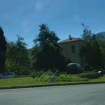 Нелеп пътен инцидент в Пещера Водач се озовав в центъра