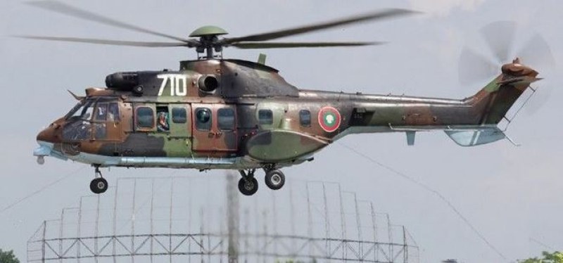 Военнослужещи и вертолет Cougar“ от ВВС се включиха в спасителната