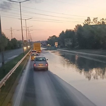 Цялото платно на булевард в Бургас е наводнено тапата започва още от