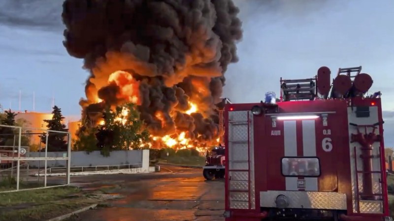 Пожар и ранени в корабостроителницата в Севастопол след ракетна атака на Киев