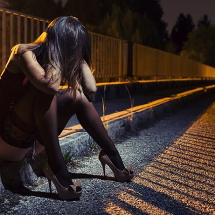 Европейският парламент призова за мерки за справяне с проституцията и