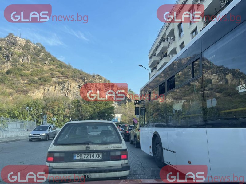 Блокада по основни пътни артерии в Пловдив за първия учебен
