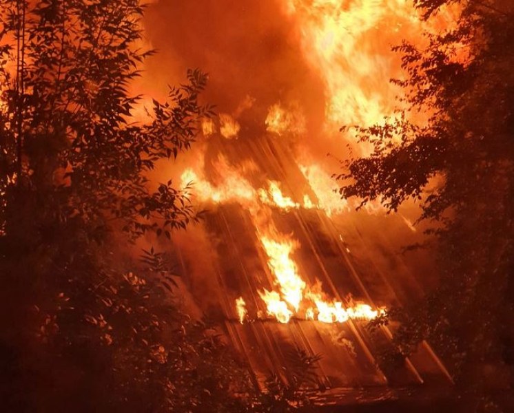 Голям горски пожар гори в района на Кариерата край старозагорското