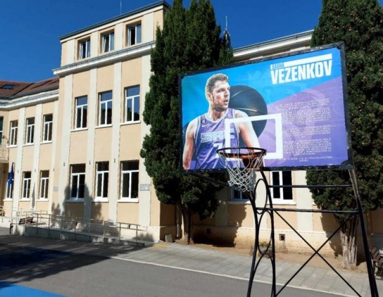Ликът на Везенков грейна в наша гимназия  СНИМКИ