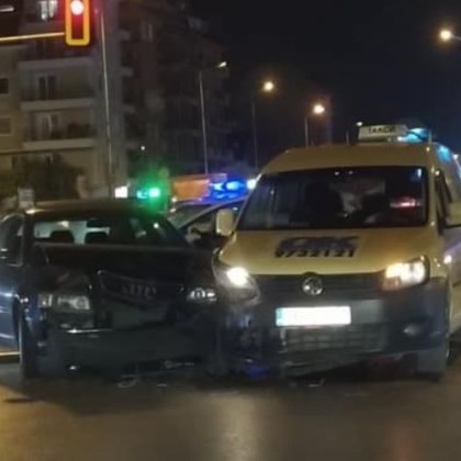 Такси и кола се сблъскаха в София Проишествието е станало на