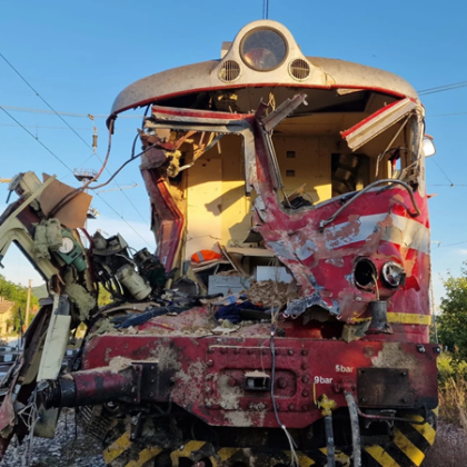 Влак блъсна автомобил на жп прелеза в санданското село Дамяница