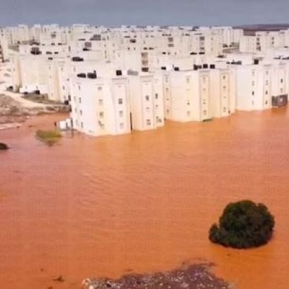 Либийските власти започнаха разследване на срутването на стените на два