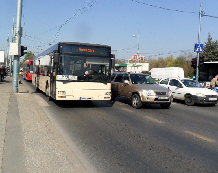 Деца останаха на спирка в Пловдив за втория учебен ден