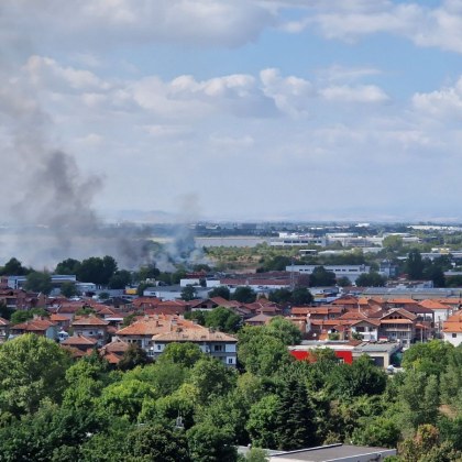 Пожар е избухнал зад КАТ Пловдив Черни пушеци се стелят района