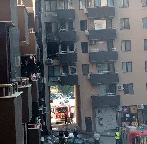 Пожар избухна в апартамент във вход Г в жилищен комплекс Оазис