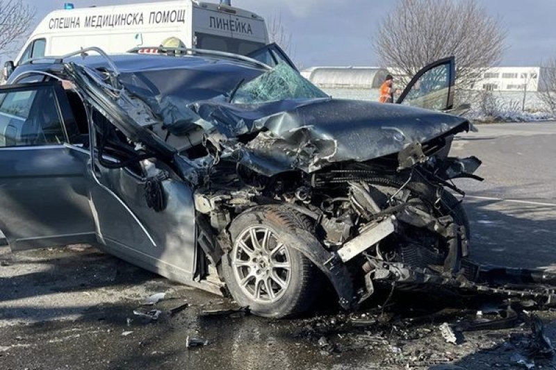 Земеделци блокираха път във Врачанско, жена загина на обходния машрут