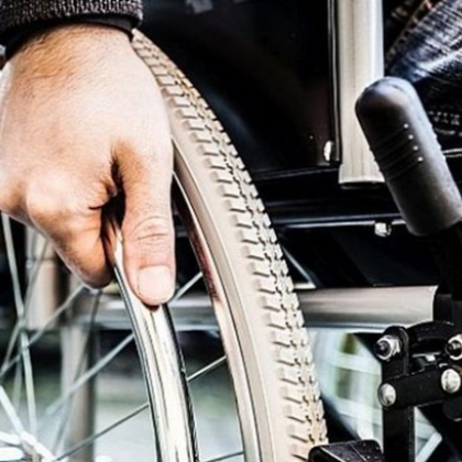 59 годишен мъж в инвалидна количка бе блъснат в неделя в