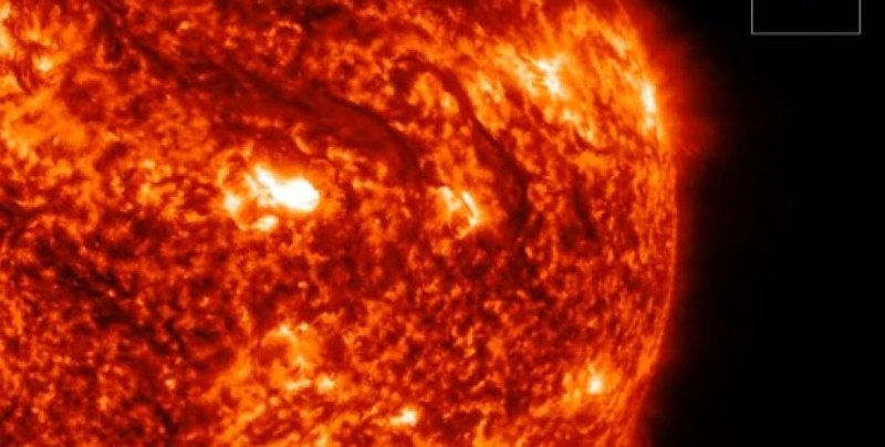 Най-голямото изригване на Слънцето! Огромен поток от гореща плазма лети към Земята ВИДЕО
