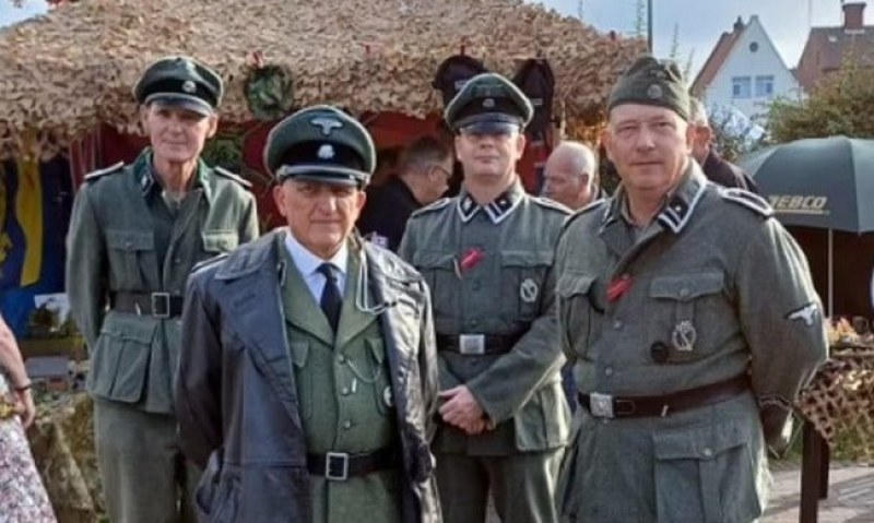 Мъже в нацистки униформи всяха смут на фестивал