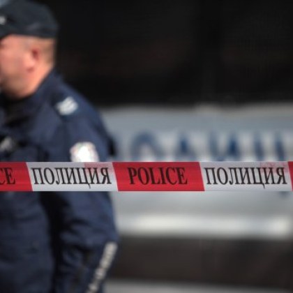 Въоръжен мъж се барикадира в близост до руския пазар в