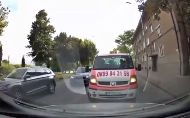 Пловдивски шофьор в насрещното бесен, че не му правят път ВИДЕО