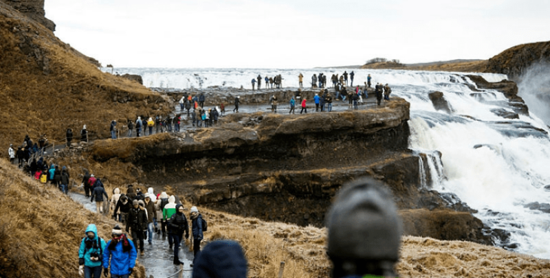 Премиерът на Исландия Катрин Якобсдотир обяви, че нейното правителство работи
