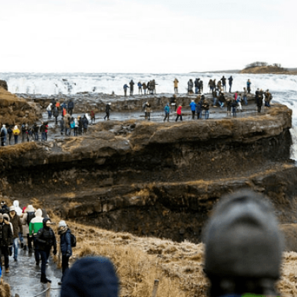 Премиерът на Исландия Катрин Якобсдотир обяви че нейното правителство работи