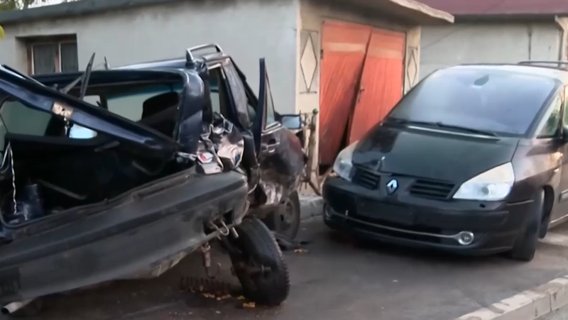 Подпийнала шофьорка помете няколко паркирани автомобила ВИДЕО