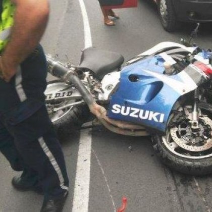 Моторист и приятелката му пострадаха тежко при катастрофа във врачанско