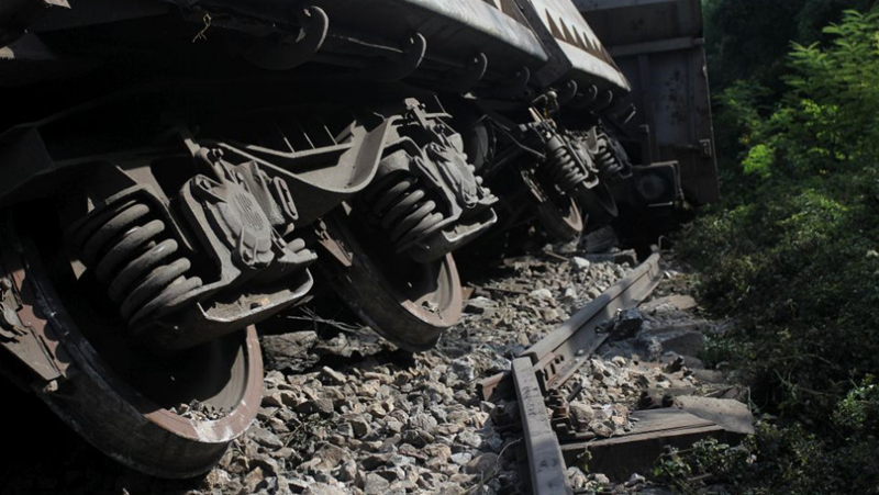 Най-малко 30 души бяха ранени при железопътна катастрофа в Пакистан