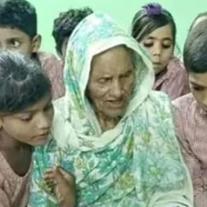 Индийка на 92 години се научи да чете и пише