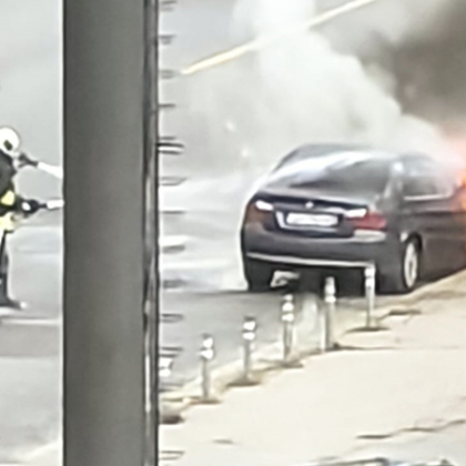 Лек автомобил се е самозапалил в София съобщават потребители в социалните