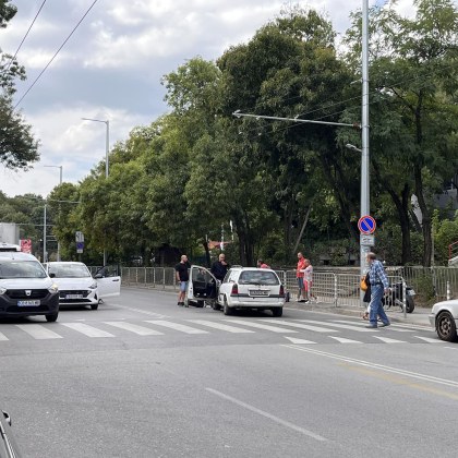 Лек автомобил Опел е блъснал жена преди минути в София