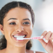 Зъболекар посочи последствията от избелването на зъбите със сода
