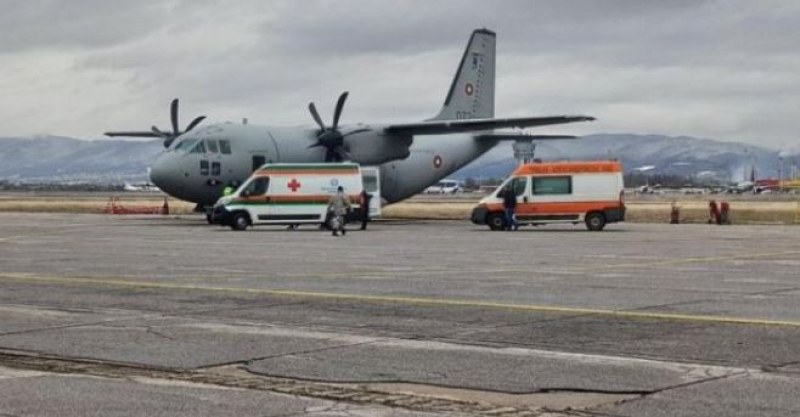 Дежурен екипаж на военнотранспортен самолет Спартан“ от 16-а авиобаза Вреждебна