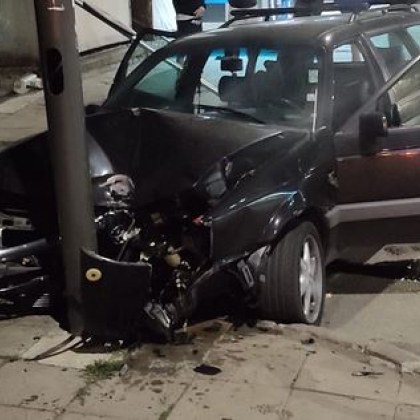 Тежък пътен инцидент е сталал в София Лек автомобил се е