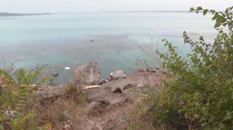 Мигранти и каналджии затънаха в езеро в опит да избягат