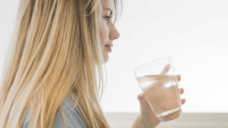 7 причини да започнете деня си с чаша топла вода и мед