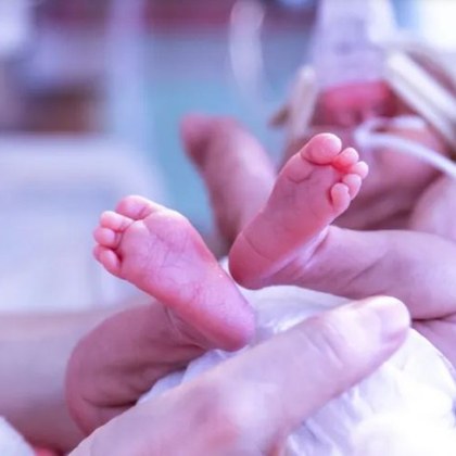 Жена в мозъчна смърт е успяла да износи здраво бебе