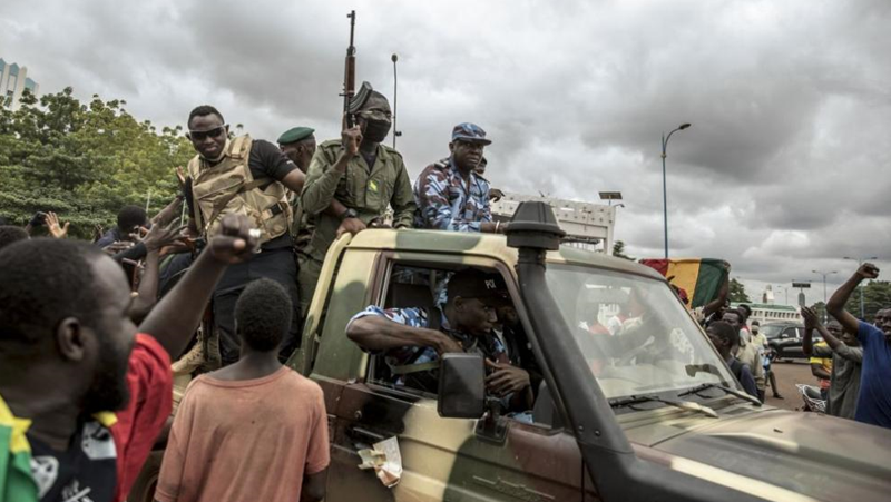 Най-малко десет военнослужещи от Нигер са били убити от ислямистки